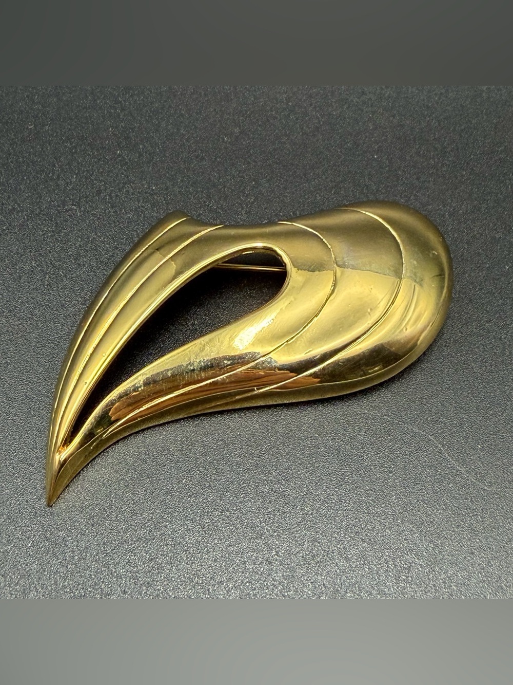M. Jent Vintage gold tone brooch #558